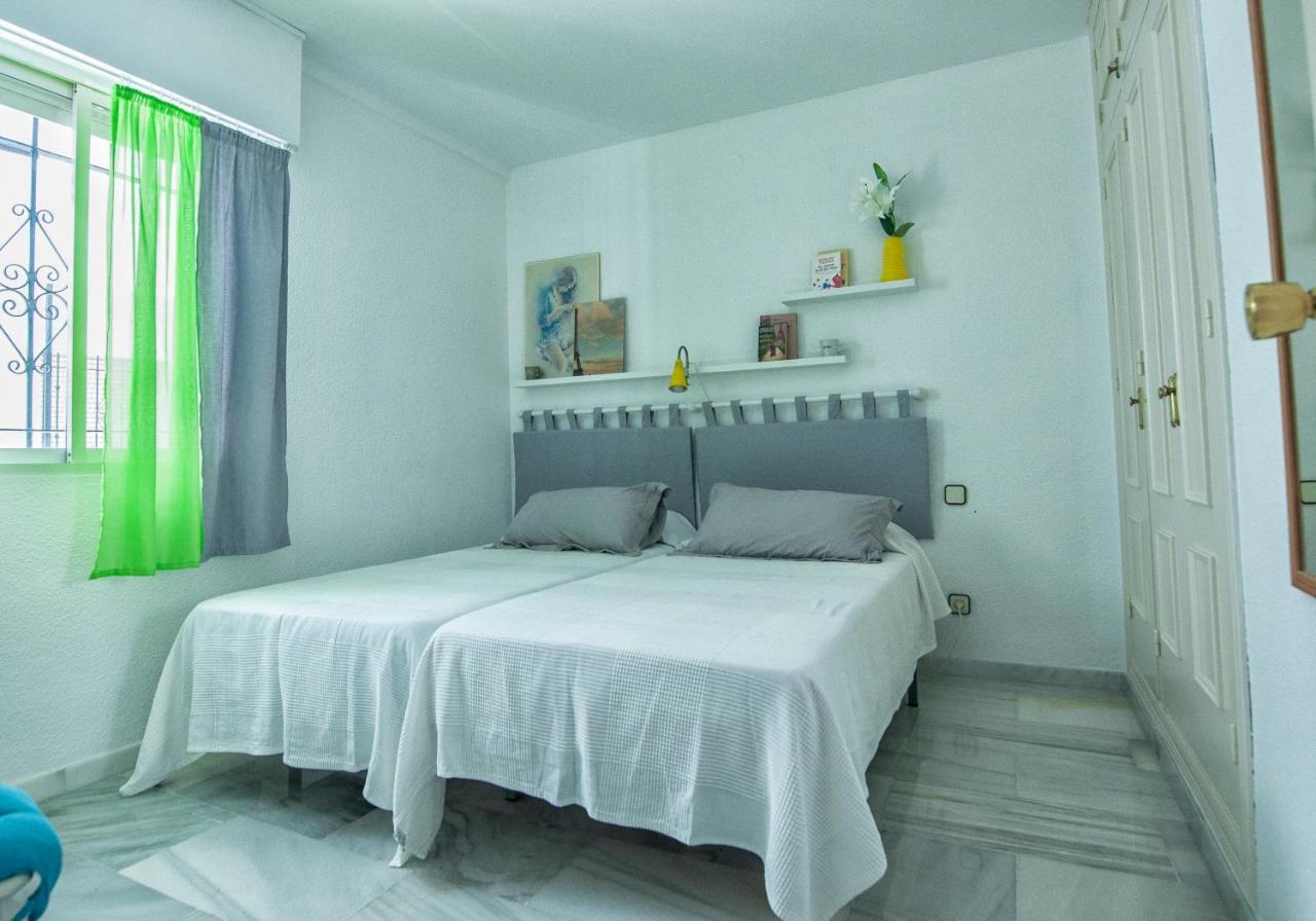 Luminoso Y Fresco Apartamento En 2ª Linea De Playa Fuengirola Esterno foto